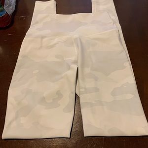 Alo Yoga high-waist camo vapor leggings